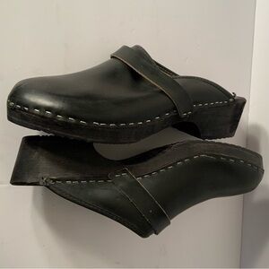 MOHEDA TOFFELN…Leather Clogs